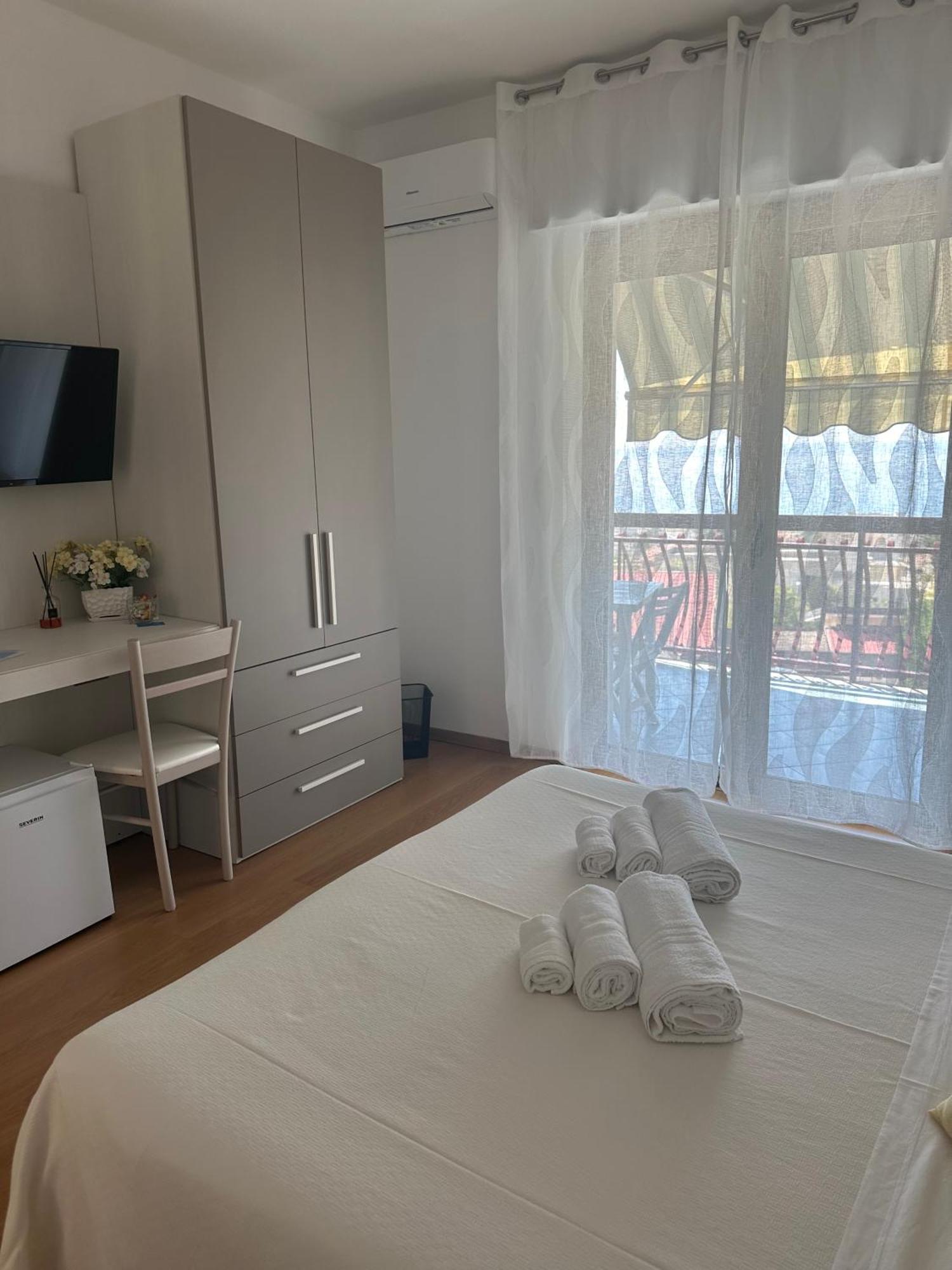 Bnb Nuova Vita Paola Exterior photo